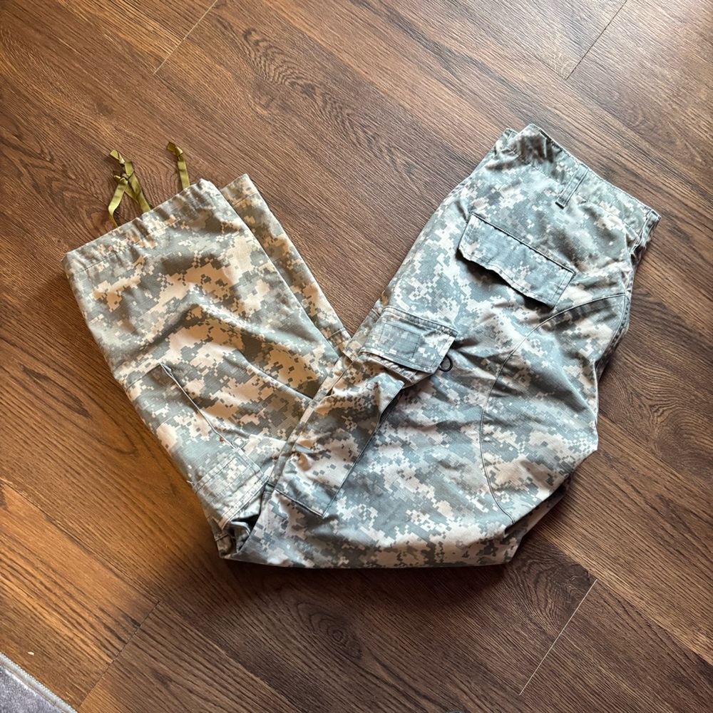 US Army ACU digital camo cargo pants